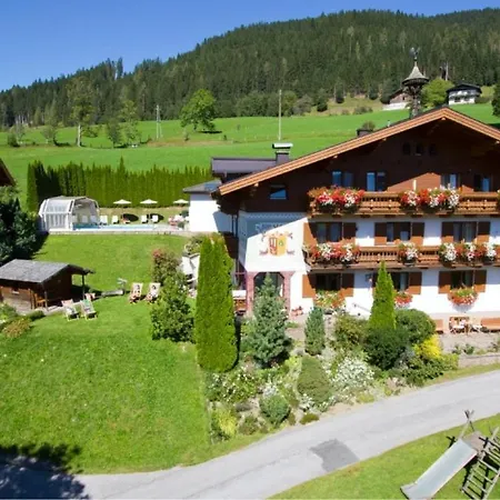 Untersussgut Eben Farm stay *